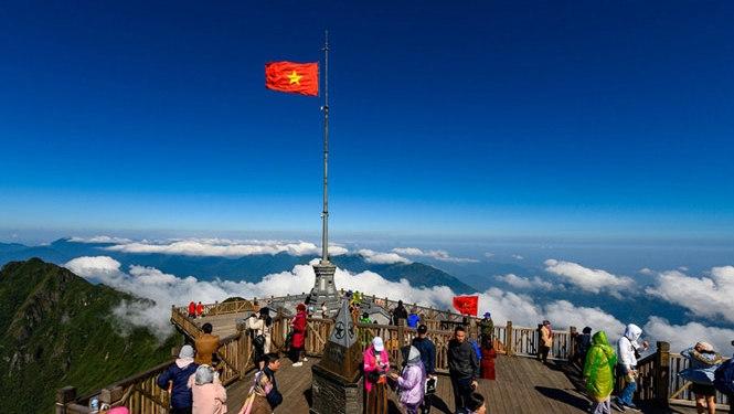 Vietnam records 30.5 million domestic tourists in first half of 2021