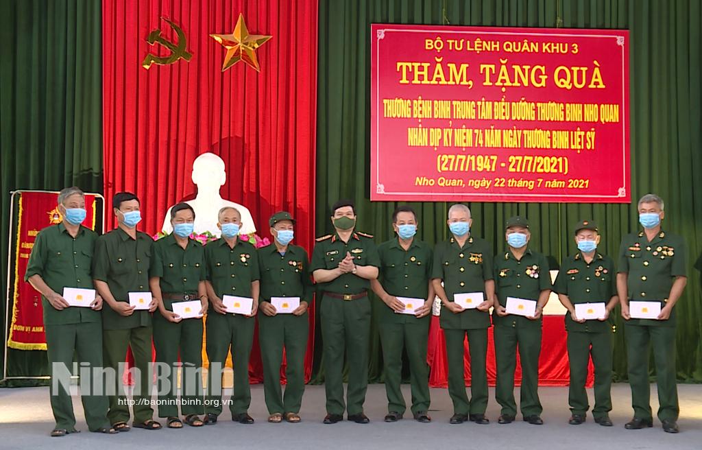 Tổ chức thăm, tặng quà nhân Ngày Thương binh, liệt sỹ 27/7
