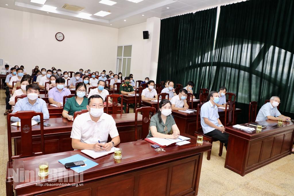Hội nghị báo cáo viên tháng 8