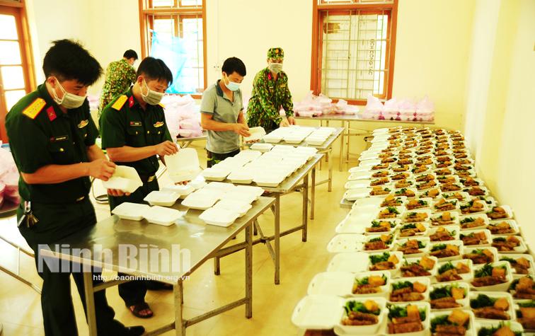Những bữa cơm thắm tình quân - dân