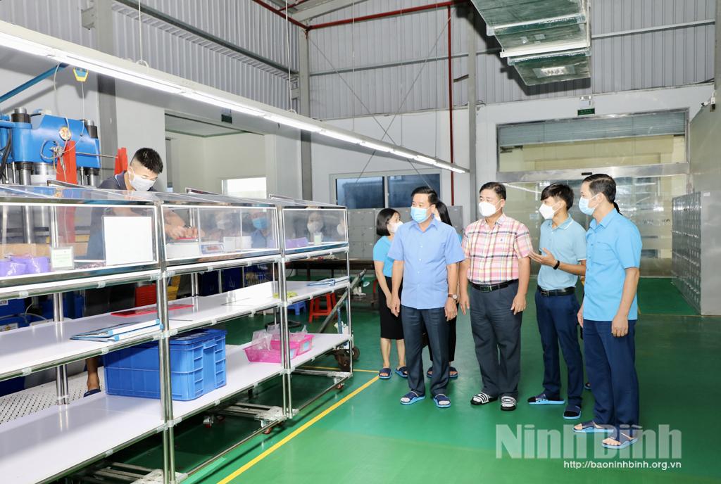 Lãnh đạo LĐLĐ tỉnh thăm và làm việc với một số doanh nghiệp