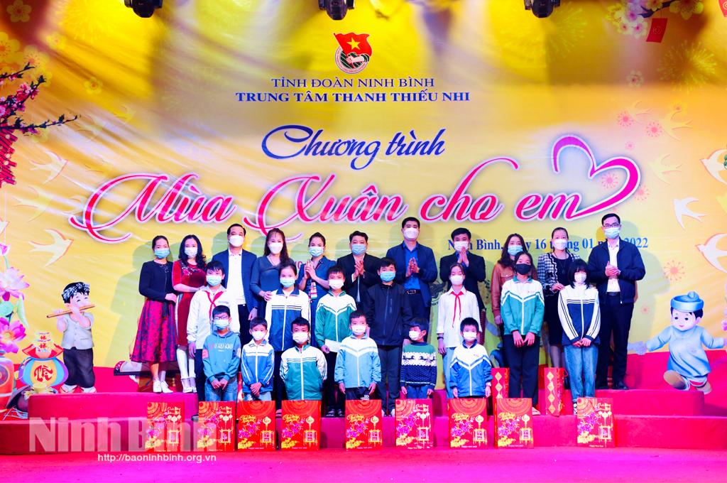 Chương trình đem "mùa xuân cho em"