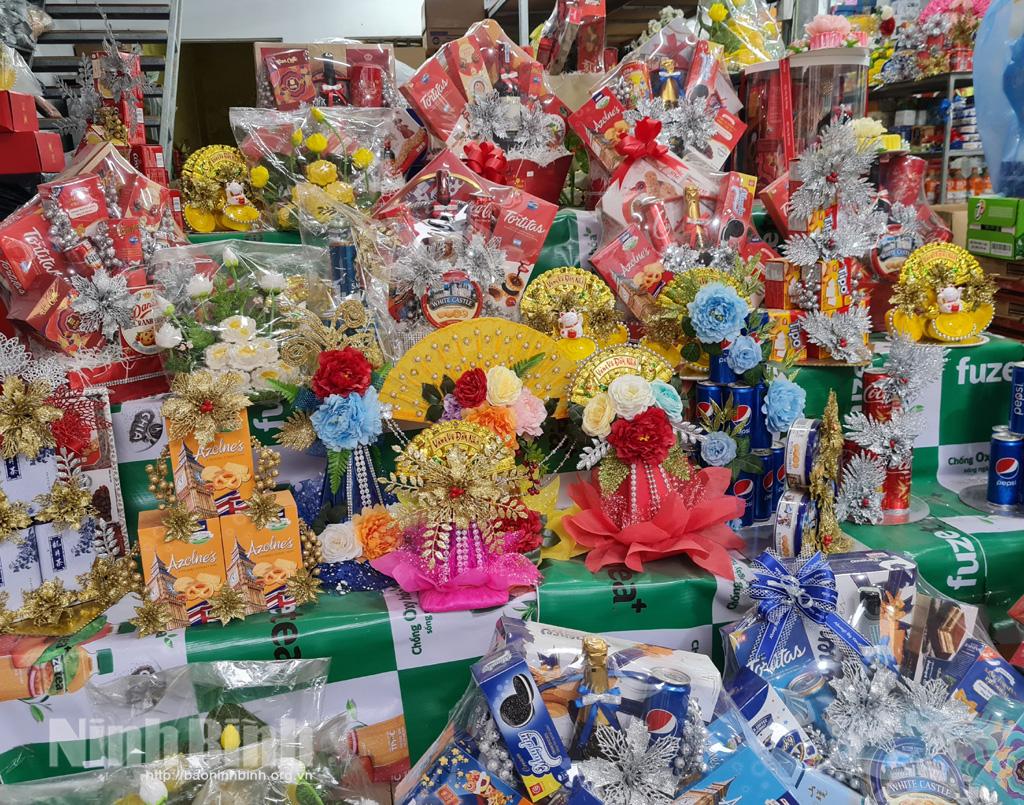 Phong phú thị trường giỏ quà Tết