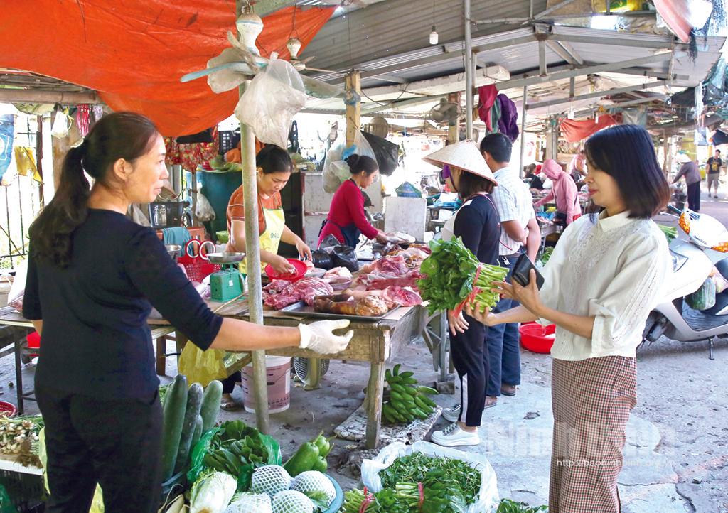 Giá rau xanh tăng mạnh sau mưa
