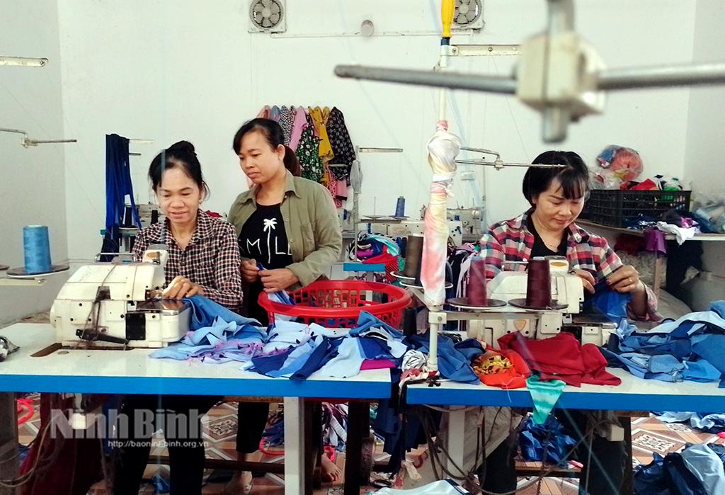 Người phụ nữ khuyết tật vượt lên chính mình