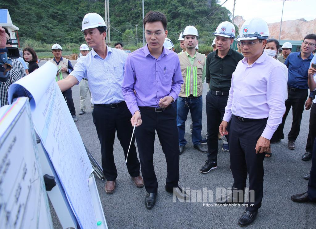 Bộ trưởng Bộ Giao thông Vận tải kiểm tra tình hình thực hiện dự án cao tốc Mai Sơn - Quốc Lộ 45