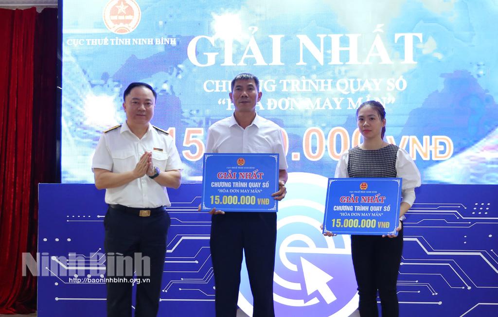Cục Thuế tỉnh trao thưởng Chương trình "Hóa đơn may mắn"