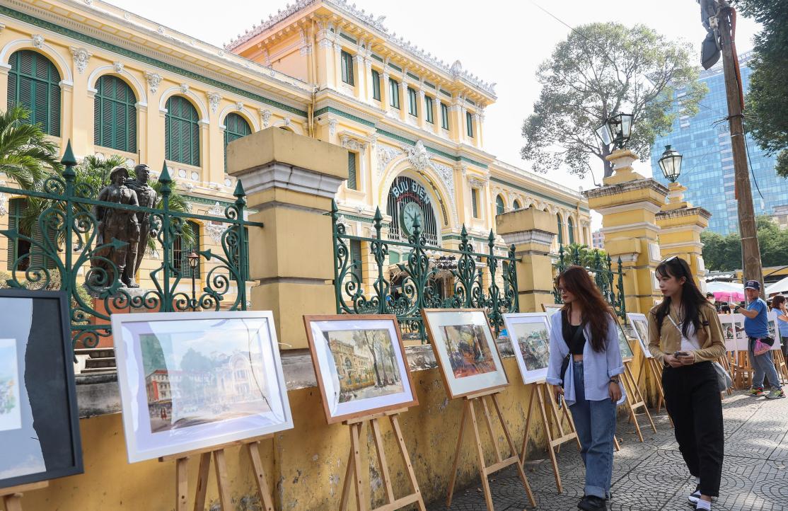 Nhịp sống Sài Gòn qua ký họa