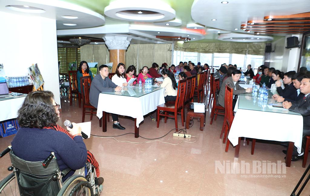 Tổ chức tọa đàm "Hãy bắt đầu một cuộc sống không bạo lực"
