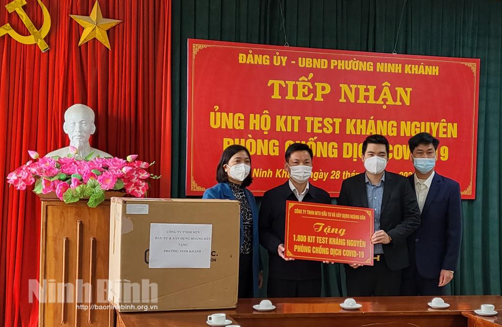 Ba doanh nghiệp ủng hộ 2.000 bộ kit test nhanh phòng dịch COVID-19