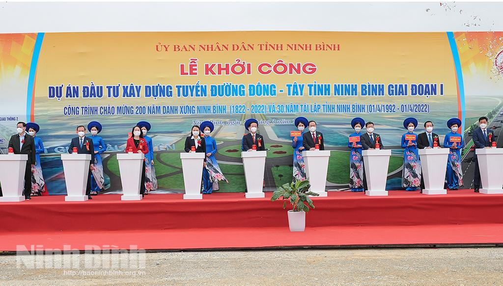 Đồng chí Võ Văn Thưởng, Thường trực Ban Bí thư Trung ương Đảng dự Lễ khởi công, khánh thành 2 dự án tại Ninh Bình