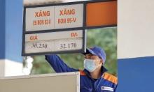 Giá xăng vượt 32.000 đồng một lít