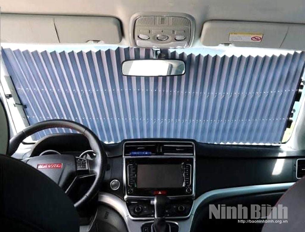 Đa dạng thiết bị che nắng cho ô tô