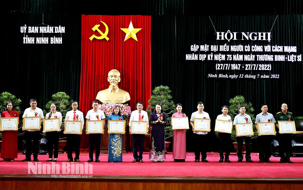 Tôn vinh người có công và biểu dương tấm gương tiêu biểu trong phong trào "Đền ơn đáp nghĩa" tỉnh Ninh Bình giai đoạn 2017-2022