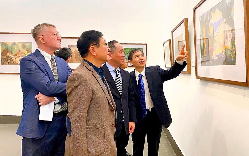 Rực rỡ sắc xuân qua hội họa