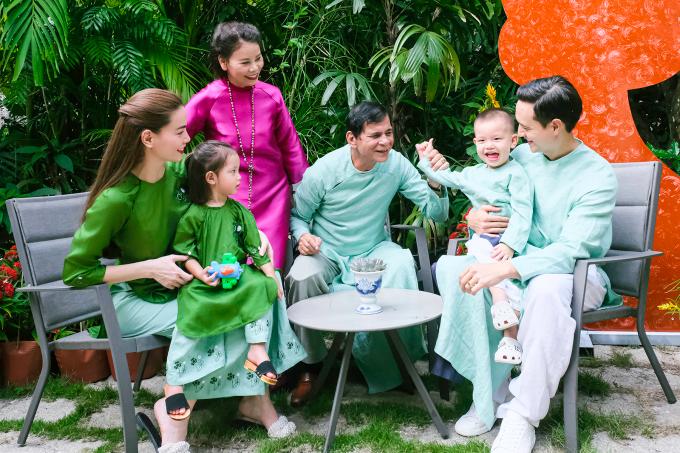 Sao Việt cùng gia đình du xuân