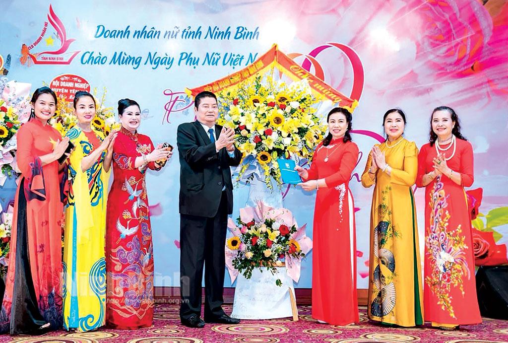 Nữ doanh nhân vững vàng "vượt bão"