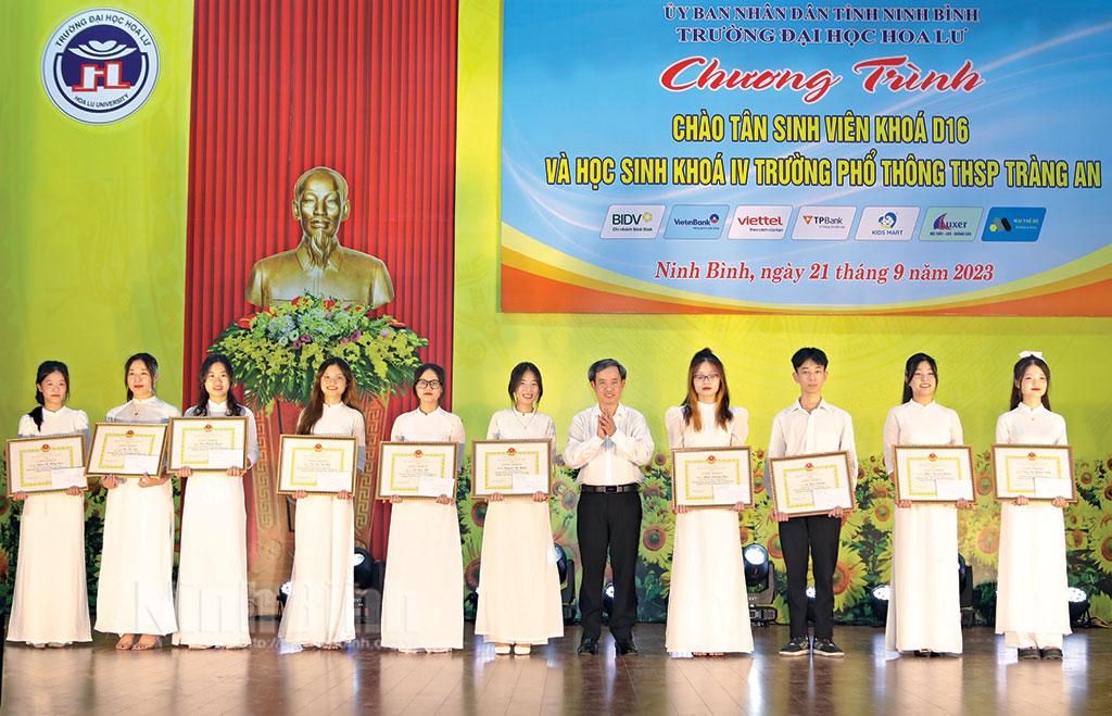 Trường Đại học Hoa Lư tưng bừng, phấn khởi bước vào năm học mới 2023-2024