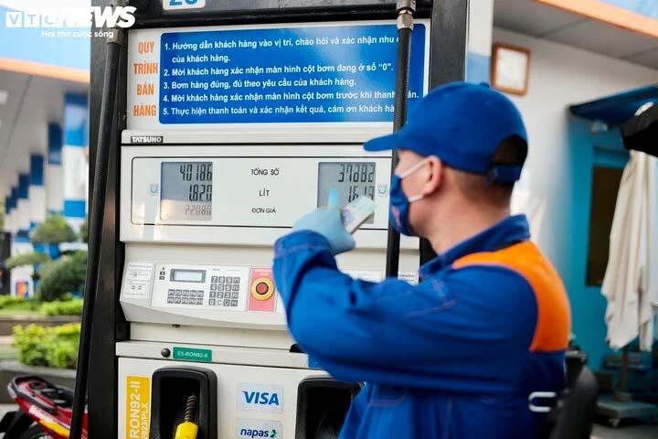 Giá xăng, dầu cùng giảm gần 1.000 đồng/lít