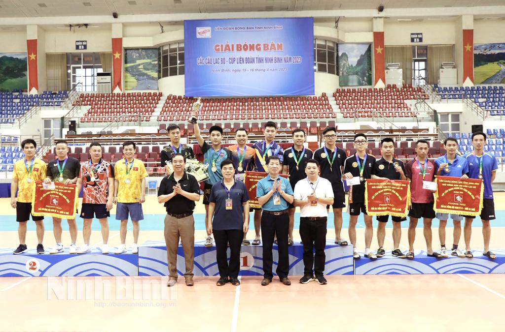 Trao thưởng Giải bóng bàn các CLB Cúp Liên đoàn tỉnh Ninh Bình năm 2023