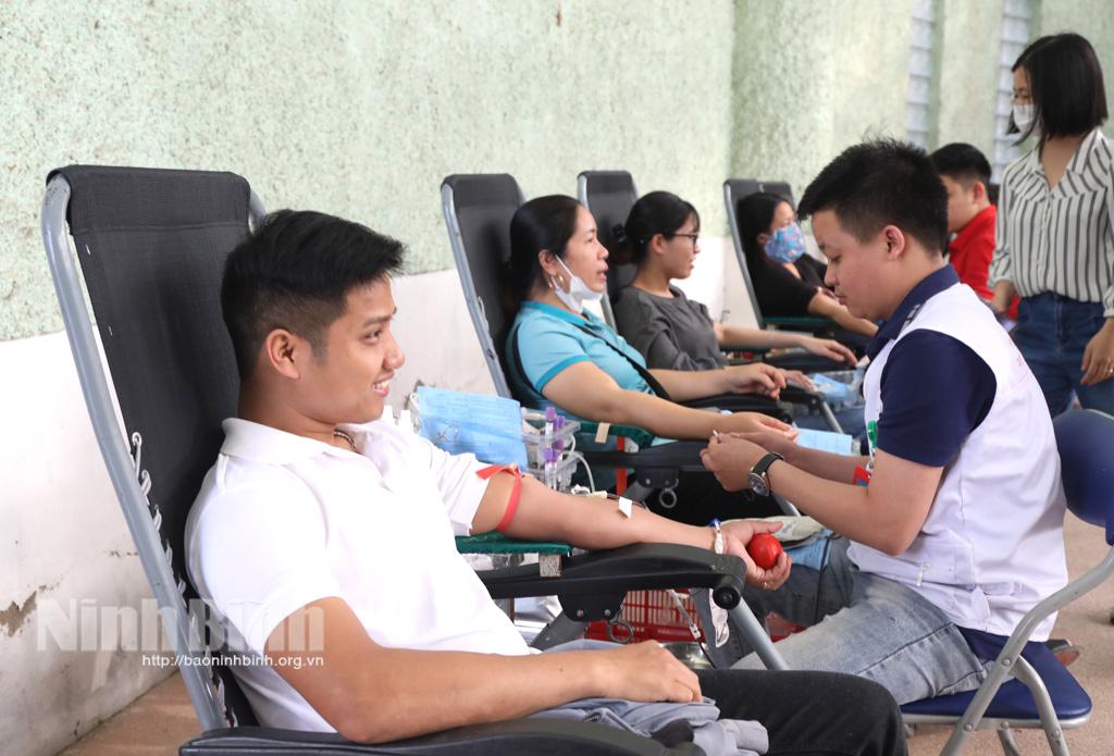 Tiếp nhận 615 đơn vị máu trong ngày hội hiến máu tình nguyện huyện Kim Sơn