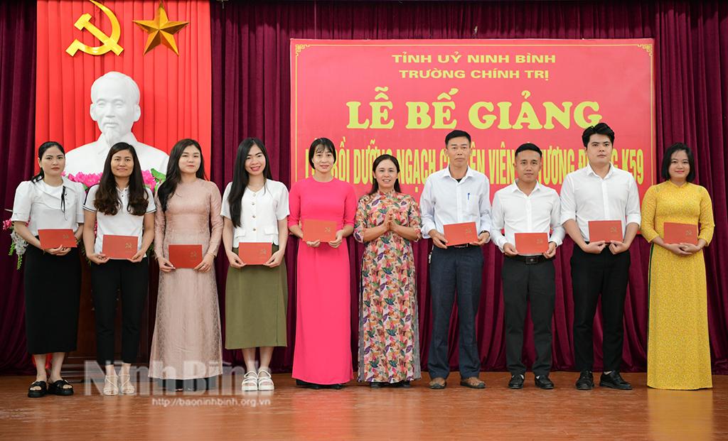 Bế giảng Lớp bồi dưỡng ngạch chuyên viên và tương đương K59