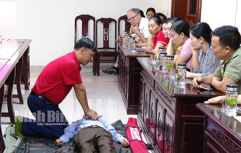 Tập huấn nâng cao kiến thức và kỹ năng sơ cấp cứu-cứu đuối nước