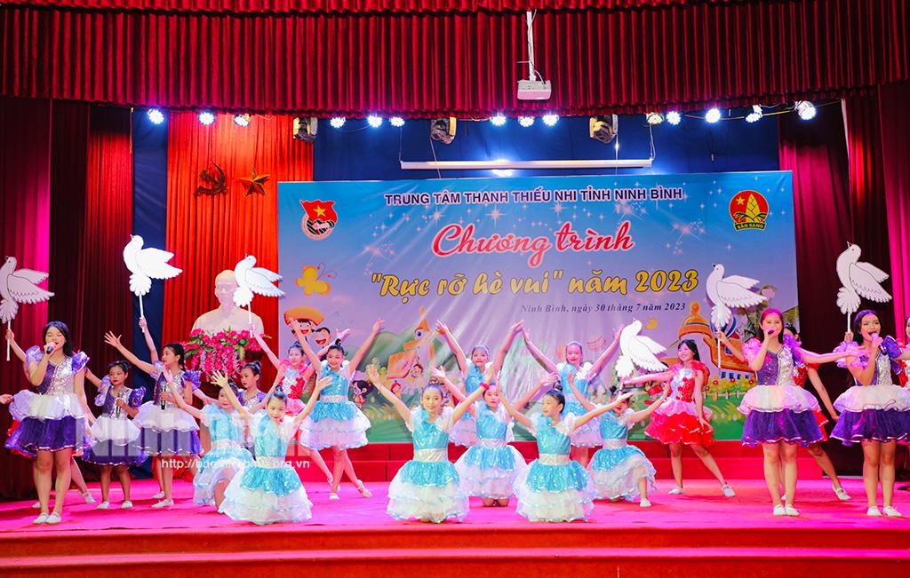 Tổ chức chương trình Rực rỡ hè vui