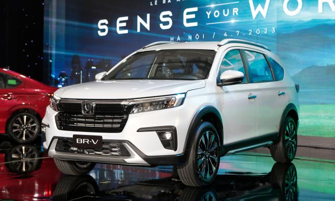 - MPV mới giá từ 661 triệu đồng