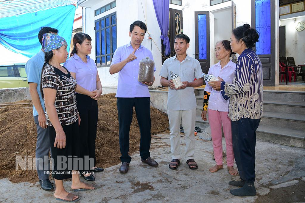 Hội Nông dân tỉnh hỗ trợ xây dựng mô hình trồng nấm an toàn cho hội viên nông dân
