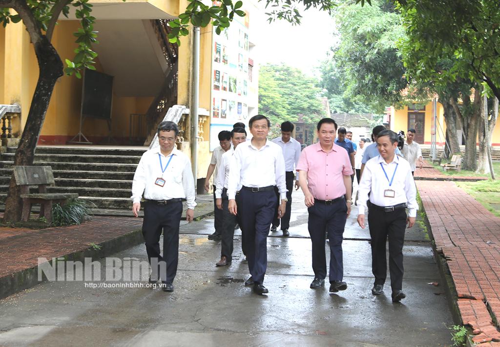 Đồng chí Bí thư Tỉnh ủy làm việc với Trường Đại học Hoa Lư