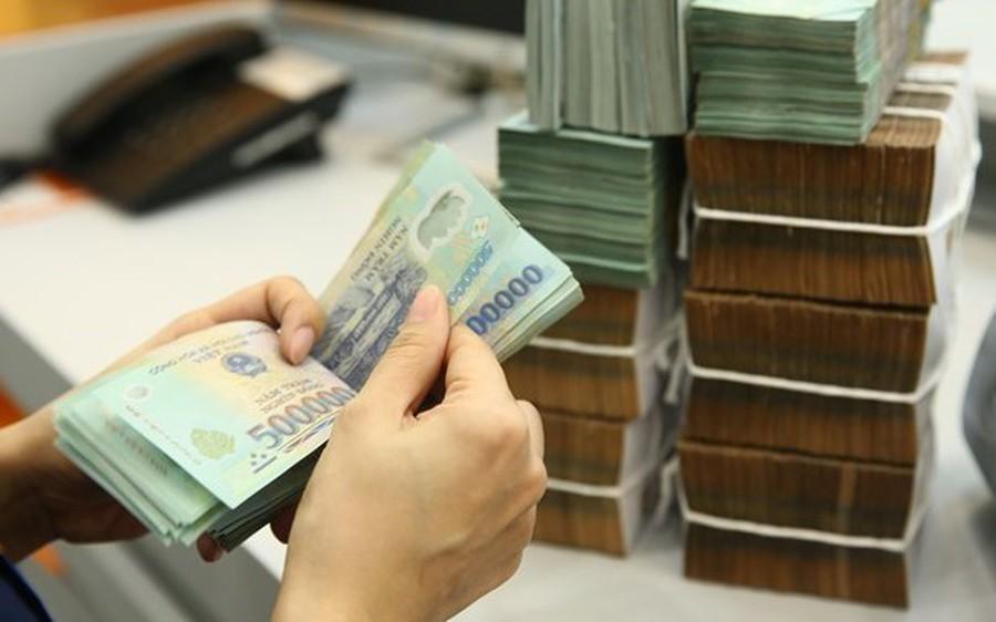 Lãi suất tiết kiệm đồng loạt giảm