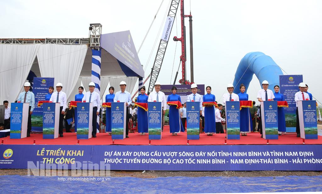 Lễ triển khai thi công dự án xây dựng cầu vượt sông Đáy nối tỉnh Ninh Bình và Nam Định