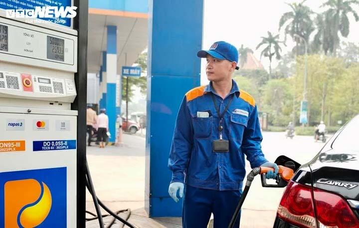Giá xăng, dầu đồng loạt tăng nhẹ
