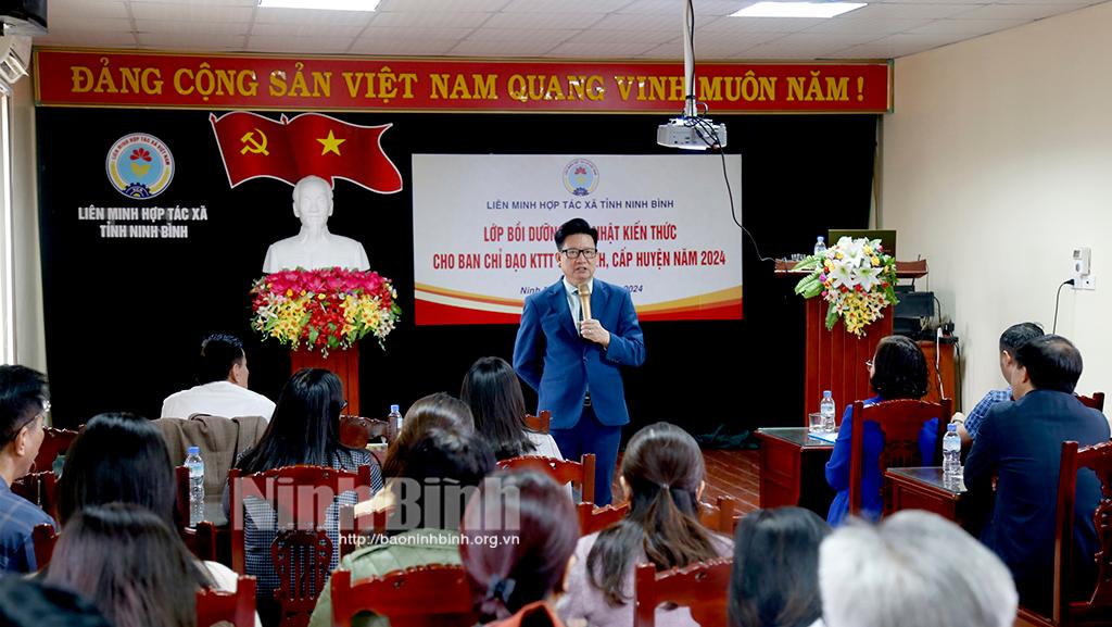 Tập huấn "Chuyển đổi số trong hoạt động marketing, truyền thông bán hàng đối với khu vực kinh tế tập thể"