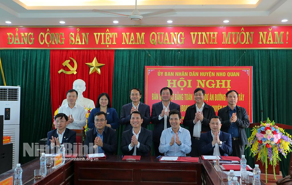 Huyện Nho Quan bàn giao mặt bằng toàn tuyến Dự án đường Đông-Tây