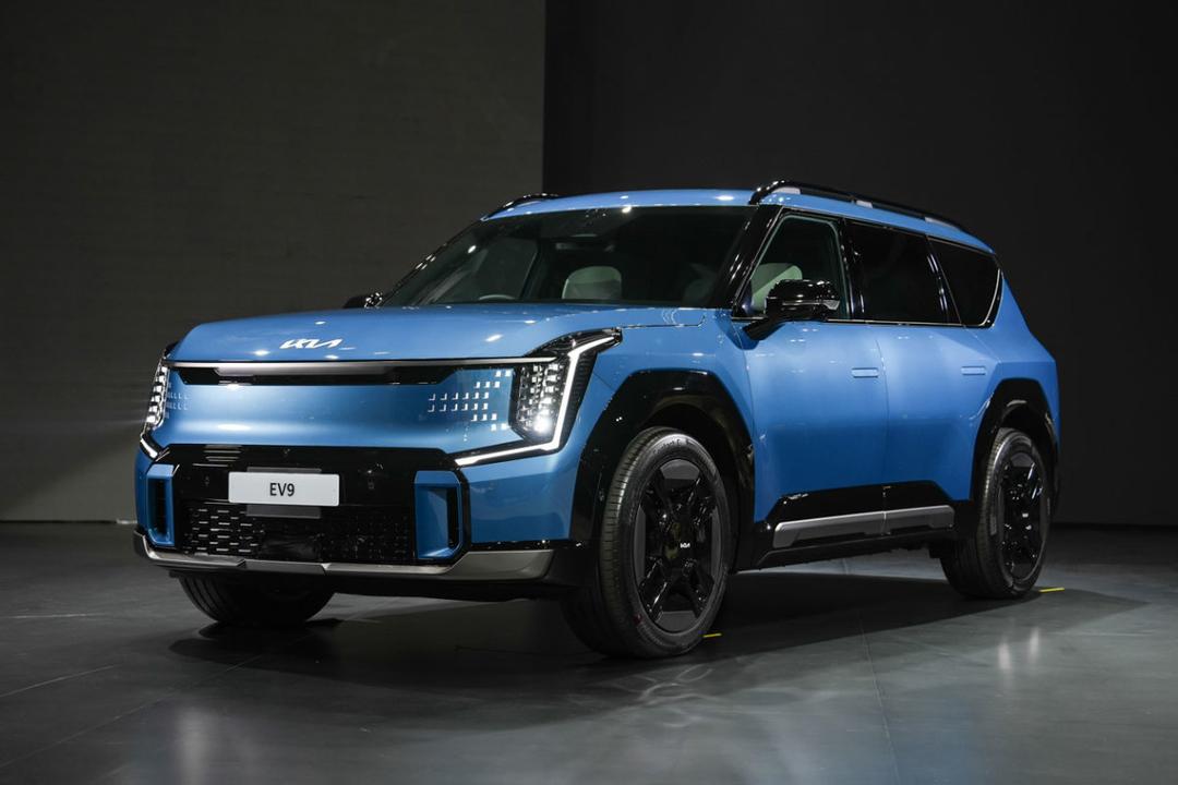 Kia EV9 ra mắt Đông Nam Á, giá từ 97.600 USD