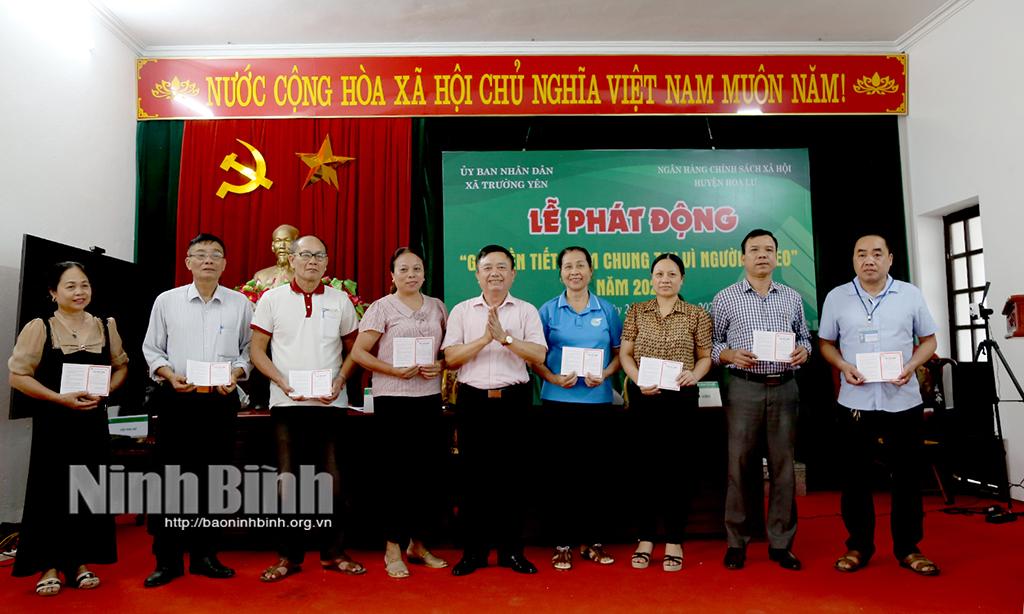 Trường Yên: Huy động hơn 2,3 tỉ đồng tiền gửi tiết kiệm chung tay vì người nghèo