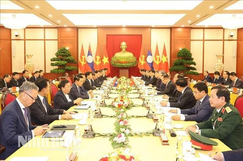 Vietnam, Laos issue joint statement