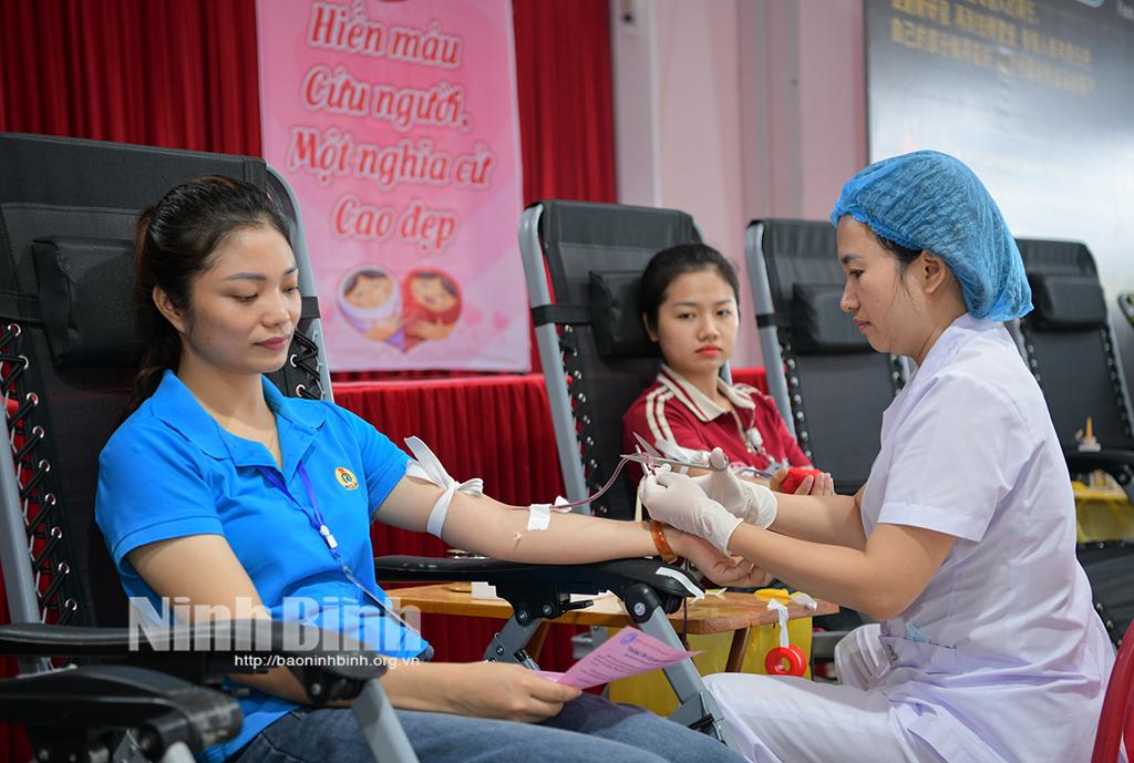 Công đoàn các khu công nghiệp tỉnh tổ chức Ngày hội "Giọt hồng công nhân"