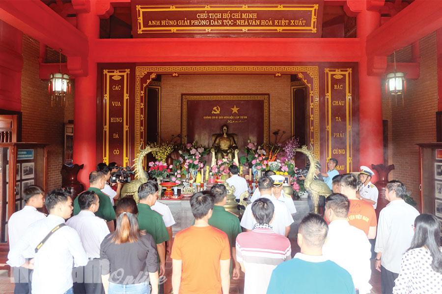 Nhà tưởng niệm Bác Hồ ở Trường Sa