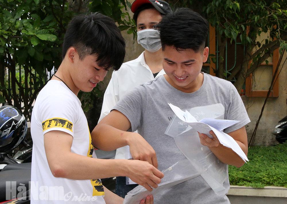 Nỗi lo học phí đại học tăng