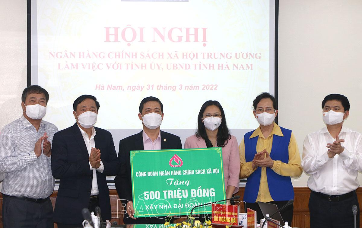 NHCSXH Việt Nam làm việc với Thường trực Tỉnh ủy về việc thực hiện các chương trình tín dụng chính sách xã hội trên địa bàn