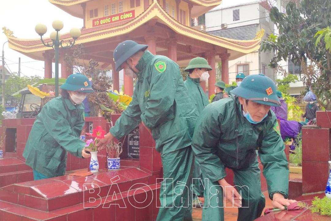 LLVT thị xã Duy Tiên lồng ghép hoạt động dân vận với công tác huấn luyện các lực lượng