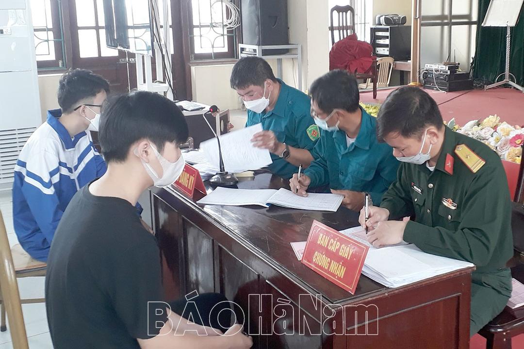 Bình Lục hoàn thành đăng ký nghĩa vụ quân sự lần đầu cho thanh niên tuổi 17