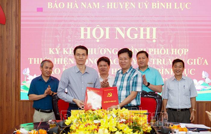 Báo Hà Nam và Huyện ủy Bình Lục ký kết chương trình phối hợp tuyên truyền