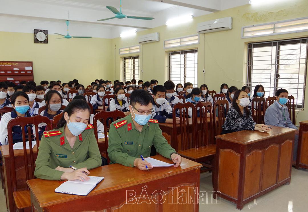 Tuyên truyền hướng nghiệp “Tuyển sinh vào các trường công an nhân dân năm 2022”cho học sinh Trường THPT A Duy Tiên