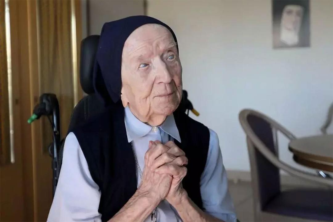 Nữ tu sĩ Pháp trở thành người cao tuổi nhất thế giới