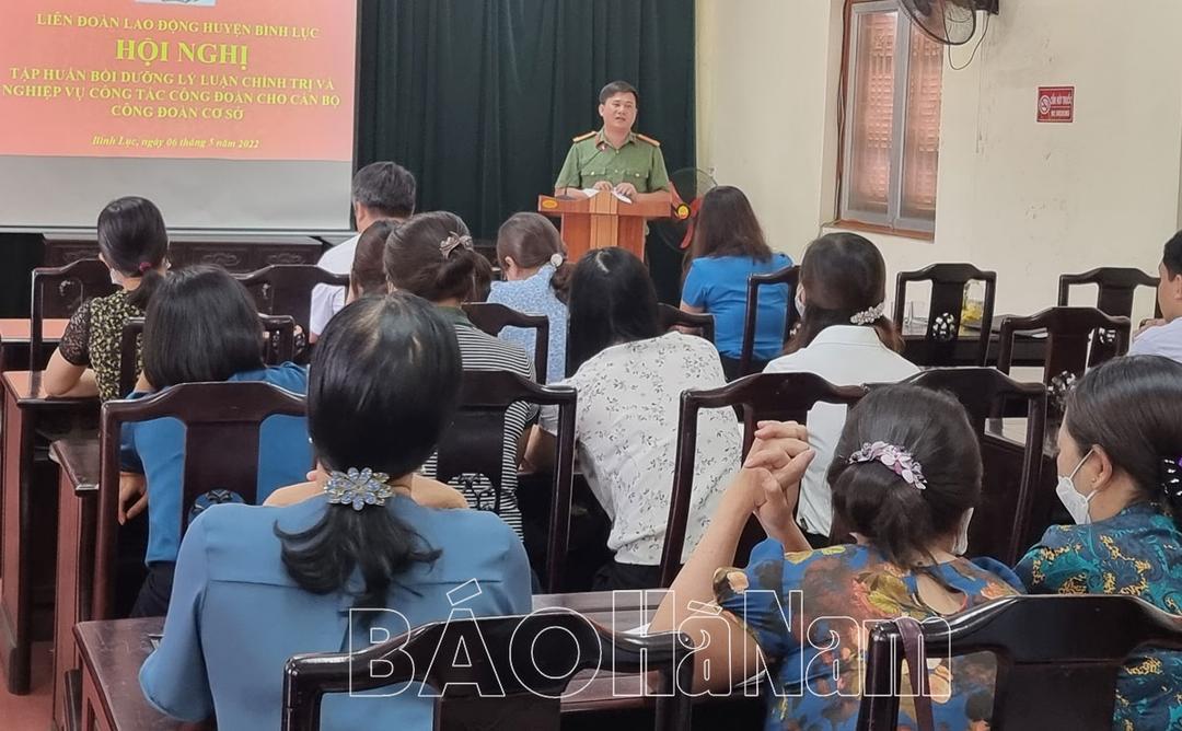 LĐLĐ huyện Bình Lục tập huấn bồi dưỡng lý luận chính trị và nghiệp vụ công tác công đoàn