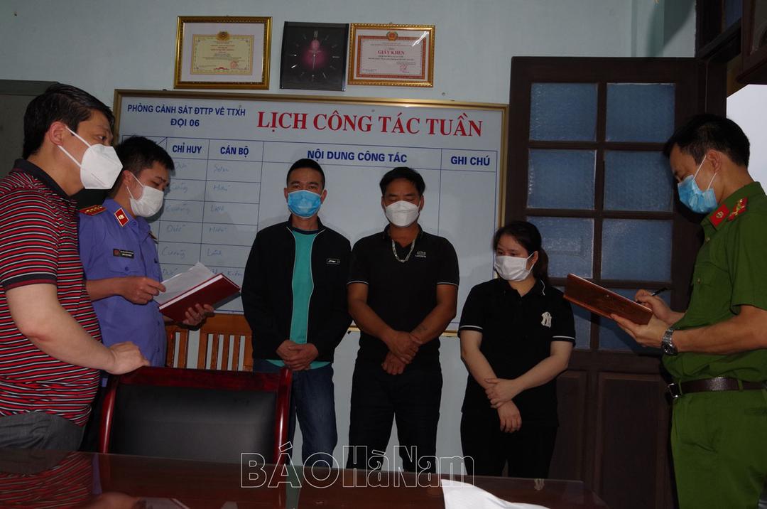 Bắt giữ 3 đối tượng tổ chức cá độ bóng đá với số tiền hơn 10 tỷ đồng